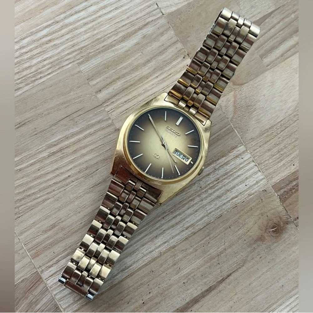 Seiko SQ RARE Vintage Men's Watch Gold Ombre Dial Date Window Gold-Tone Bracelet